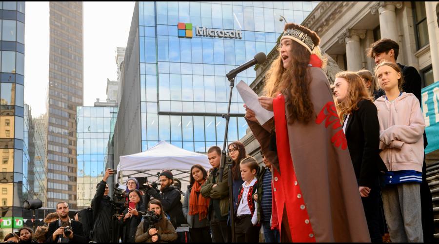 Photo credit: Robin Loznak / Our Children’s Trust